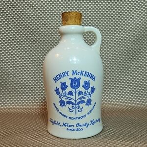 Vintage 1968 Henry McKenna Kentucky Whiskey Stoneware Jug Origional Cork